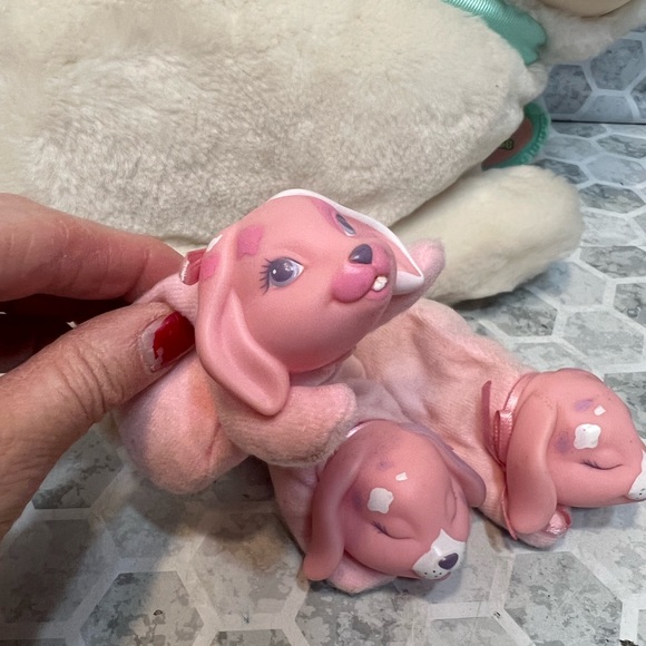 HASBRO 1992 BUNNY SURPRISE WHITE PURPLE  MOM & HER 3 BABIES WITH COLLAR - Picture 4 of 14